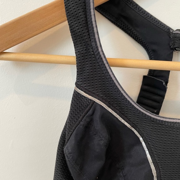 Shock Absorber Black Bra 32C - Picture 10 of 11